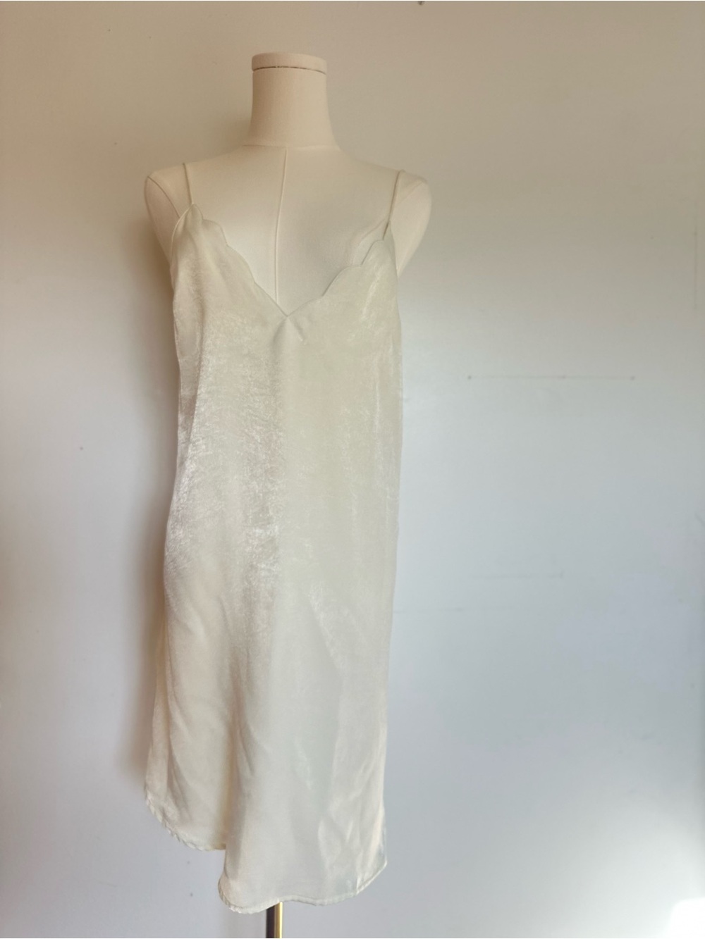 NWT Ivory Coquette Satin Scalloped V-Neck Mini Slip Dress Romantic Size M - Picture 5 of 10